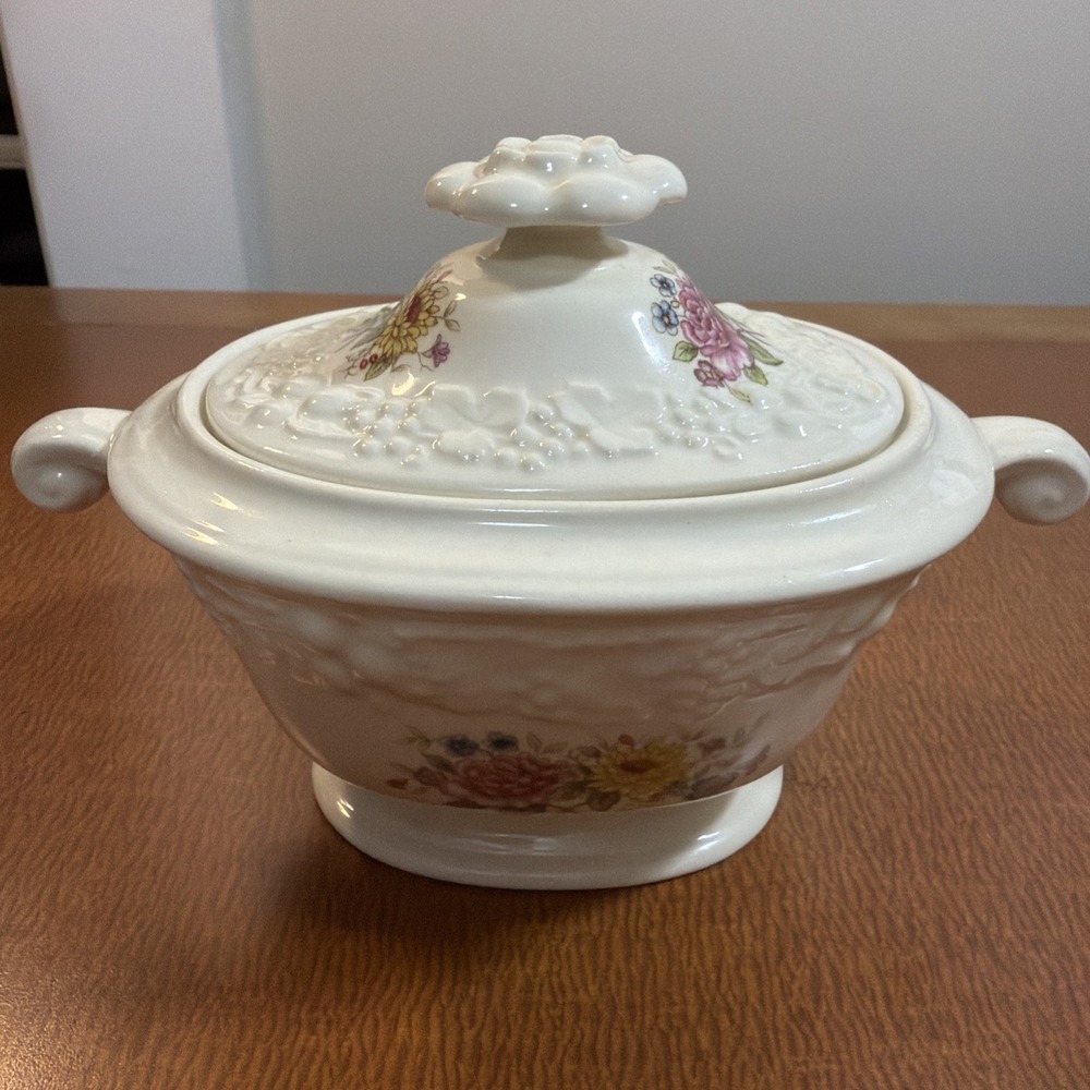 Vintage Homer Laughlin Beautiful Sugar Bowl Flower Pattern Made in USA
